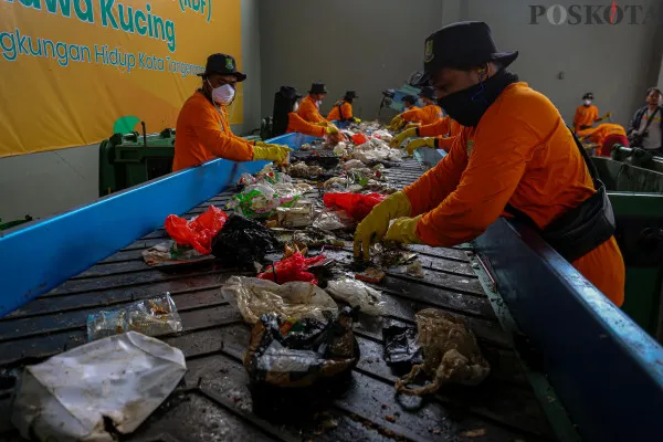Daur Ulang Sampah TPA Rawa Kucing Kota Tangerang