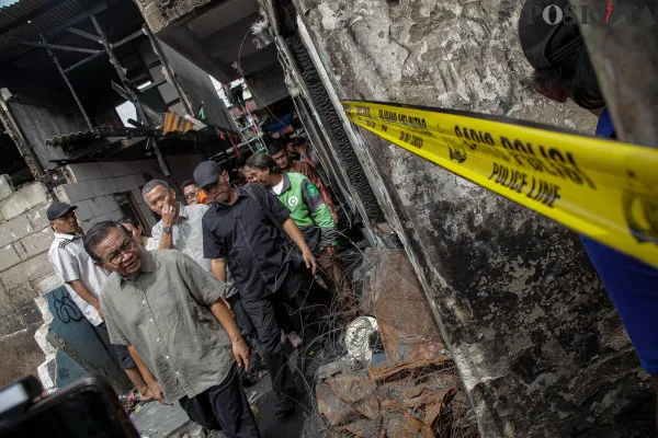 Pramono Anung Tinjau Korban Kebakaran di Kemayoran