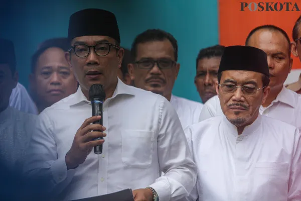 Pasangan calon Gubernur DKI Jakarta Ridwan Kamil - Suswono bersama Ketua Tim Pemenangan Riza Patria menyampaikan keterangan saat konferensi pers di DPD Partai Golkar, Cikini, Jakarta Pusat, Jumat, 13 Desember 2024. (Poskota/ Ahmad Tri Hawaari)