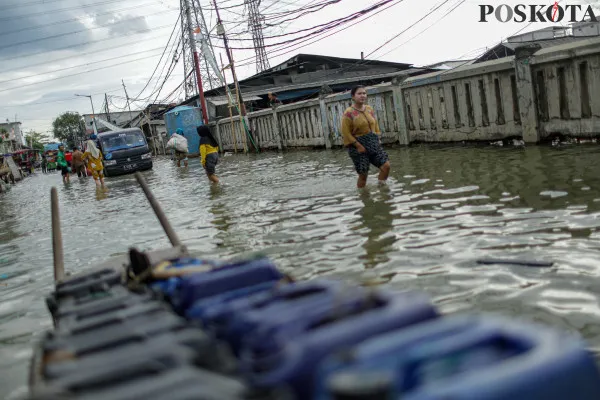 Banjir rob di Muara Angke, Jakarta Utara. (Sumber: Poskota)