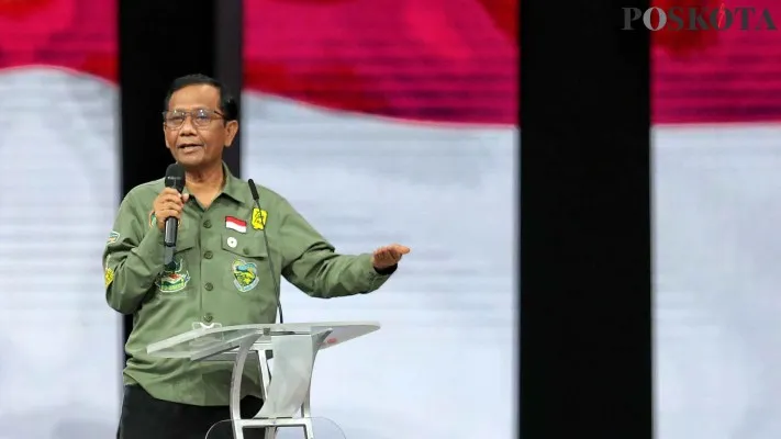 Eks Menko Polhukam, Mahfud MD mengungkit kasus Rafael Alun saat menyinggung dugaan gratifikasi Kaesang Pangarep. (Poskota/Ahmad Tri Hawaari)