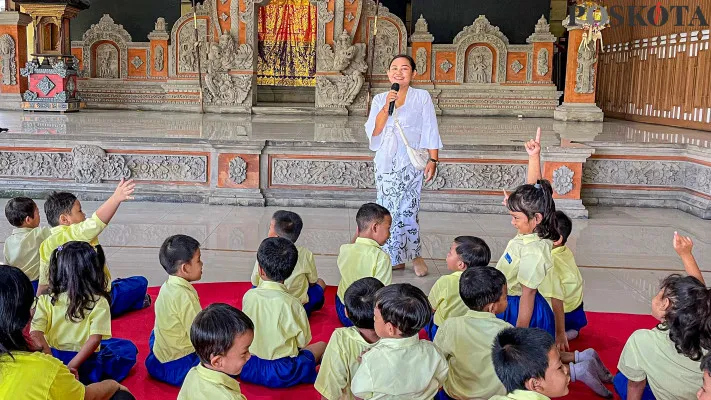 Siswa TK Dikenalkan Tempat Ibadah Pura Ajarkan Toleransi Beragama