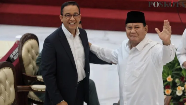 Presiden dan Wakil Presiden terpilih periode 2024-2029, Prabowo Subianto bersama Gibran Rakabuming Raka berfoto bersama dan bersalaman dengan Anies Baswedan Muhaimin Iskandar usai ditetapkan sebagai presiden dan wakil presiden terpilih dalam rapat pleno terbuka penetapan pasangan calon Presiden dan Wakil Presiden terpilih Pemilu 2024 di Gedung Komisi Pemilihan Umum (KPU), Menteng, Jakarta Pusat, Rabu (24/4/2024). KPU menetapkan pasangan calon presiden dan wakil presiden nomor urut 2 Prabowo Subianto-Gibran Rakabuming Raka sebagai presiden dan wakil presiden terpilih hasil Pilpres 2024 dengan perolehan suara sebanyak 96.214.691 suara atau 58,59 persen dari total suara sah nasional dan memenuhi sedikitnya 20 persen suara di setiap provinsi yang tersebar di 38 provinsi di Indonesia. (Poskota/Ahmad Tri Hawaari)