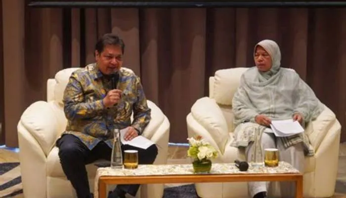 Menteri Koordinator Bidang Perekonomian Airlangga Hartarto dan Menteri Perkebunan dan Komoditas Malaysia Datuk Zuraida Kamaruddin.