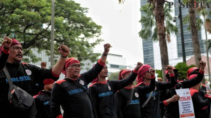 Ada Demo Buruh hari ini di kawasan Gambir. Ahmad Tri Hawaari