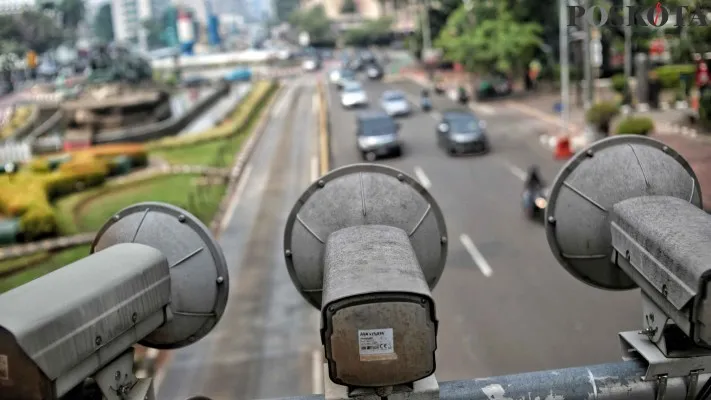 pemantau tilang elektronika.. Ahmad Tri Hawaari