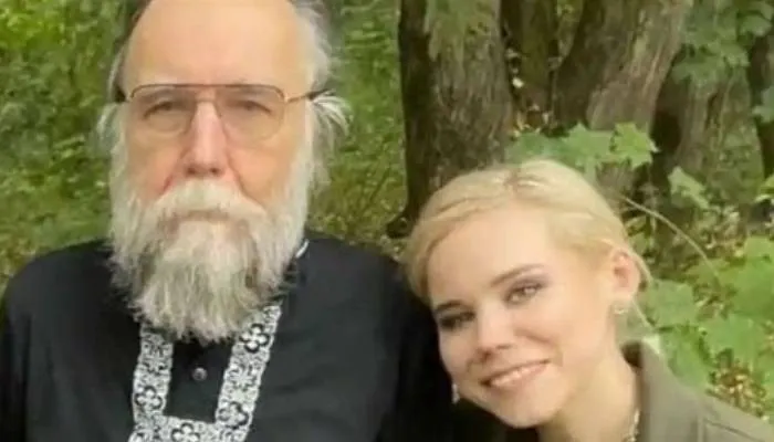 Alexandr Dugin dan Darya Dugina.