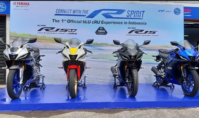 Yamaha The All New R15 Connected Experience, bLU cRU usung passion racing di track on road dan off road. (Foto/yimm)