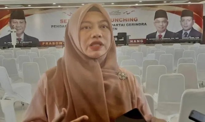 Anggota Dewan Pembina Perludem, Titi Anggraini saat jadi pembicar di diskusi Gerindra Banten (foto: poskota/bilal)