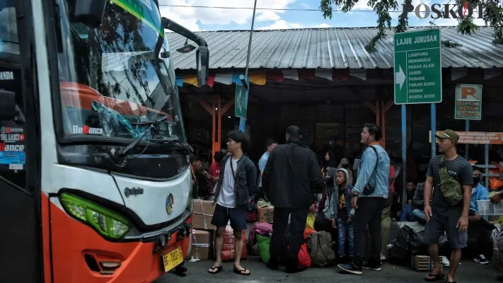 Terminal Kalideres dipadati pemudik saat libur Lebaran 2023. (dok poskota)