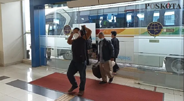 Kedatangan penumpang bus di Terminal Terpadu Pulogebang, Jakarta Timur, Kamis (5/5/2022) (Foto: ardhi) 