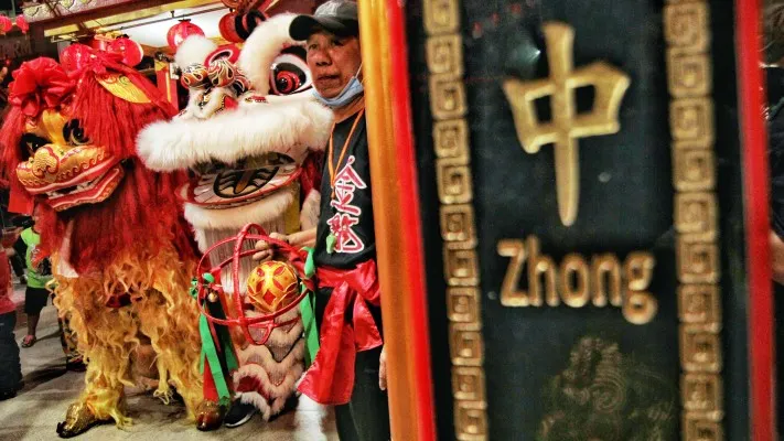 Atraksi Barongsai di Kelenteng Hok Lay Kiong
