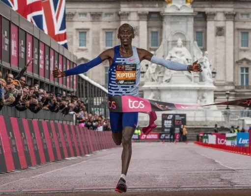 Pemegang Rekor Dunia Lari Maraton Kelvin Kiptum Tewas dalam Kecelakaan Mobil (Instagram/@londonmarathon)