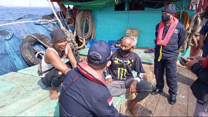 Kesatuan Penjagaan Laut dan Pantai (KPLP) Tanjung Priok melakukan pemantauan penyelatan jalur mudik pada jalur laut di kawasan perairan alur laut Tanjung Priok. (cr01)