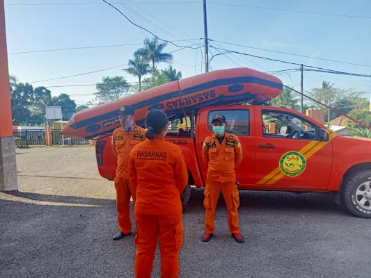 Tim Sar Diketahkan guna melakukan pencarian korban di Pantai Ciantir Sawarna (ist)