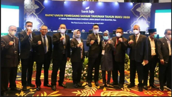 Foto bersama antara jajaran bank bjb dengan plh bupati Pandeglang  serta jajaran (ist) 