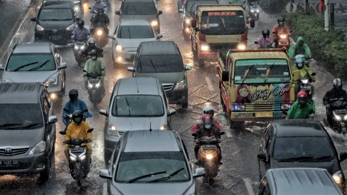 Prakiraan Cuaca di Wilayah Jabodetabek Hari Senin 2 Desember 2024(Foto: Poskota/Ahmad Tri Hawaari)