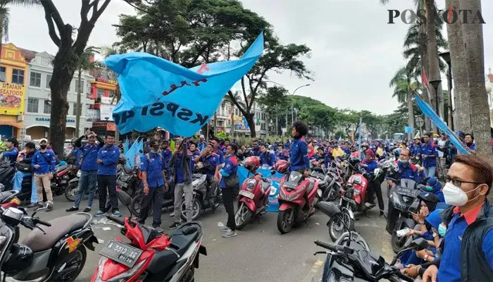 Ribuan buruh bersiap untuk berangkat ke KP3B. (Veronica)