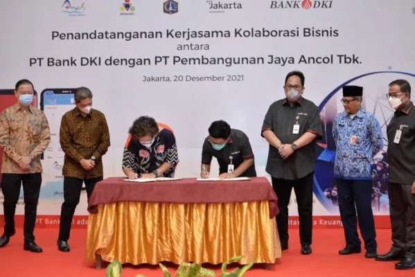 Bank DKI bersama dengan Pembangunan Jaya Ancol (PJA) melakukan Penandatanganan Kerja Sama Kolaborasi Bisnis yang dilaksanakan di Candi Bentar Ancol, Jakarta Utara. (ist)