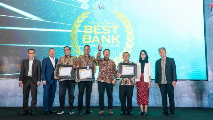 Foto: Bank DKI meraih penghargaan dari lembaga independen, kali ini sebagai The 3rd Best Overall BPD dalam Pelayanan Prima pada ajang 21st Banking Service Excellence 2024. (Dok. Bank DKI)