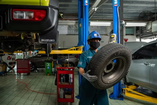 7 keuntungan service mobil di bengkel resmi. (Foto/suzuki)