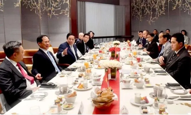 Presiden Joko Widodo bertemu dengan pebisnis Vietnam di Hanoi, Sabtu (13/1/2024). (Biro Pers)