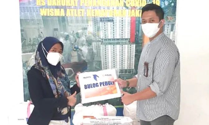 Program Bulog Peduli berikan bantuan berupa APD untuk tenaga medis di Wisma Atlet. (Foto/humasbulog)