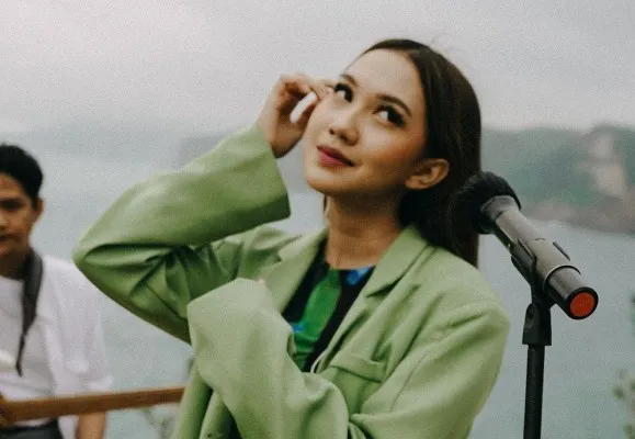 Makna dan Lirik Lagu ‘Seribu Pelukan’ - Raissa Ramadhani, Biarkan Alam yang Merestui Kisah Cinta (Instagram/@raissarmdhn)