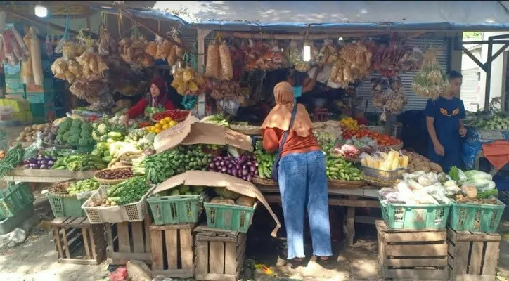 Penjual sayur di Pasar Parung. (foto: wanto/Poskota)