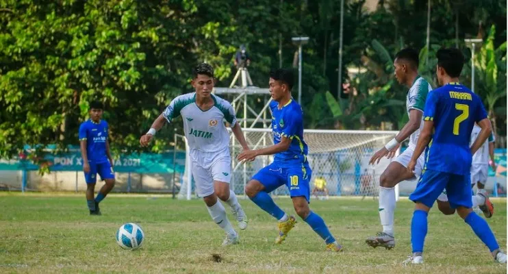 Empat Tim Sepak Bola Putra Lolos ke Semi FInal. (foto/pb pon)