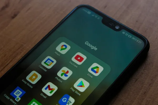 
Mudahnya menstabilkan video yang goyang di HP Android menggunakan Google Foto, tanpa perlu aplikasi tambahan atau perangkat spek tinggi. (Pexels/Czapp Árpád)