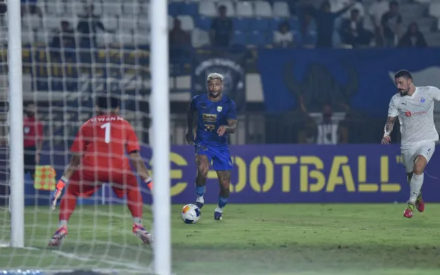 Potret Ciro Alves saat bermain di laga ACL 2 antara Persib Bandung vs Lion City Sailors. (Persib)