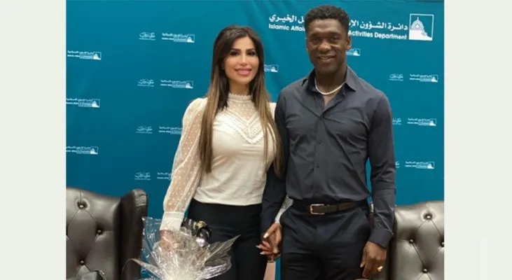 Foto legenda Belanda Clarence Seedorf yang dia posting di Instagram-nya, di samping istrinya Sophia Makramati mengumumkan bahwa dia masuk Islam. (@clarenceseedorf/Instagram)