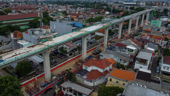 Melihat Dari Udara Progres Pembangunan LRT Fase 1B Velodrome-Manggarai Capai Lebih 30 Persen
