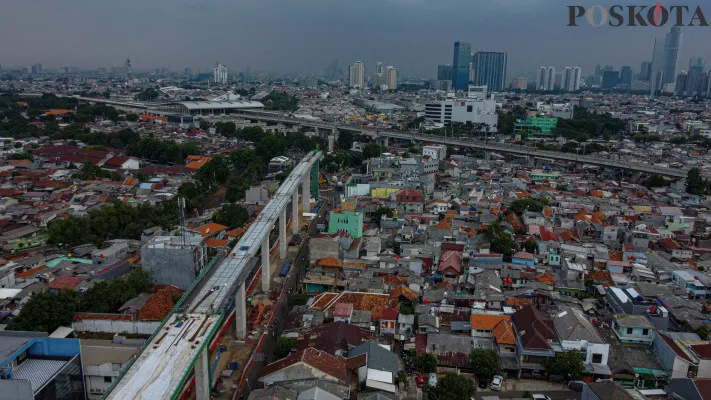 Melihat Dari Udara Progres Pembangunan LRT Fase 1B Velodrome-Manggarai Capai Lebih 30 Persen