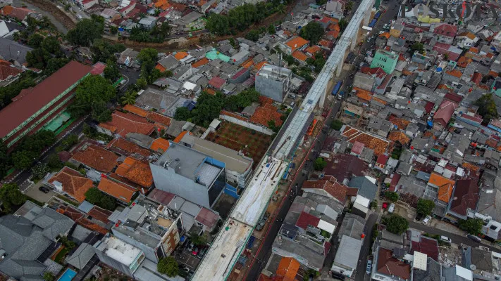 Melihat Dari Udara Progres Pembangunan LRT Fase 1B Velodrome-Manggarai Capai Lebih 30 Persen