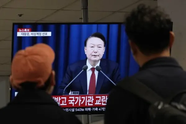 Presiden Korea Selatan Yoon Suk Yeol mengumumkan kondisi darurat militer yang akhirnya dicabut setelah anggota majelis parlemen bergerak. (X/@apriseuldiyana)