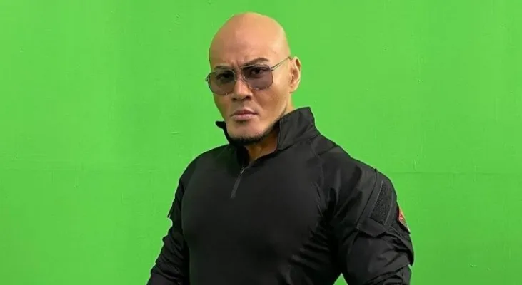 Deddy Corbuzier mmendapatkan kecaman usai sebut pea kepada siswa yang komplain soal menu Makan Bergizi Gratis.(Instagram/@mastercorbuzier)