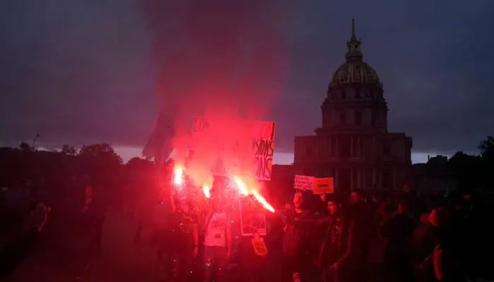 Demonstrasi di Paris Prancis pada 18 Oktober 2022 menuntut kenaikan upah.