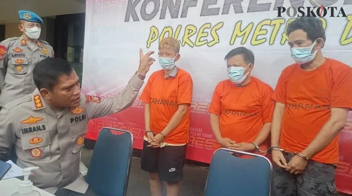 Kapolres Metro Depok Kombes Imran Edwin Siregar, Kanit Reskrim Polsek Cimanggis mengungkap jaringan upal antar propinsi. (Foto: Angga)