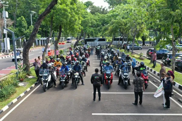 Foto: Komunitas Bikers Setjen DPD RI Touring dan Baksos ke Lampung. (Dok. DPD RI)