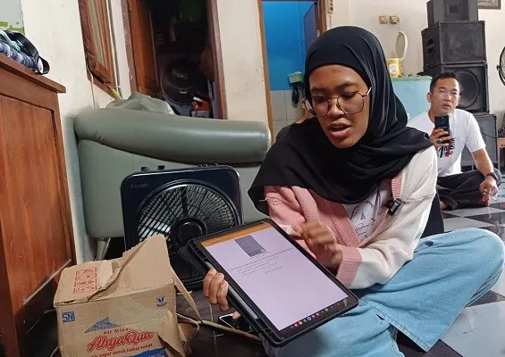 Rizka, petugas KPPS TPS 026 Kelurahan Joglo Kembangan Jakarta Barat. (Ist)