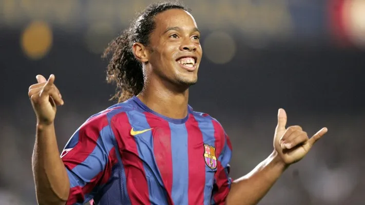 Selain Mesut Ozil, Raffi Ahmad juga ingin datangkan Ronaldinho? (foto: twitter/@couregette)