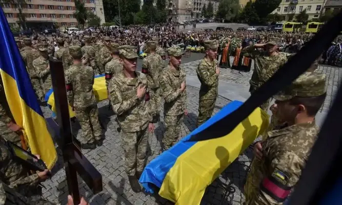 Tentara Ukraina Mykola Zabavchuk berencana menikahi kekasihnya ketika dia pulang ke rumah usai bertempur melawan Rusia. Namun rencana itu rupanya tak akan pernah terwujud. (Foto: Twitter/ rolINTEL)