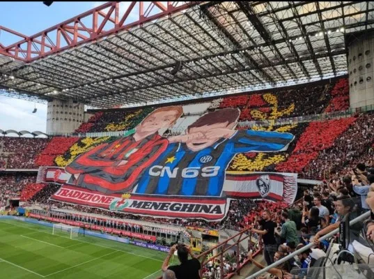 Derby Milano antara AC Milan versus Inter Milan sudah terjadi sebanyak 22 kali. (Foto: X/101ULTRAS)