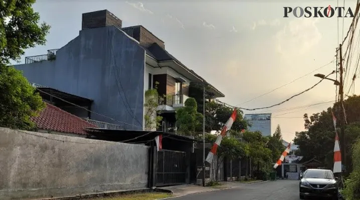 Suasana rumah pribadi Ferdy Sambo usai digeledah penyidik beserta anggota Brimob di Jalan Dieng, Jakarta Selatan. (Poskota/Zendy)