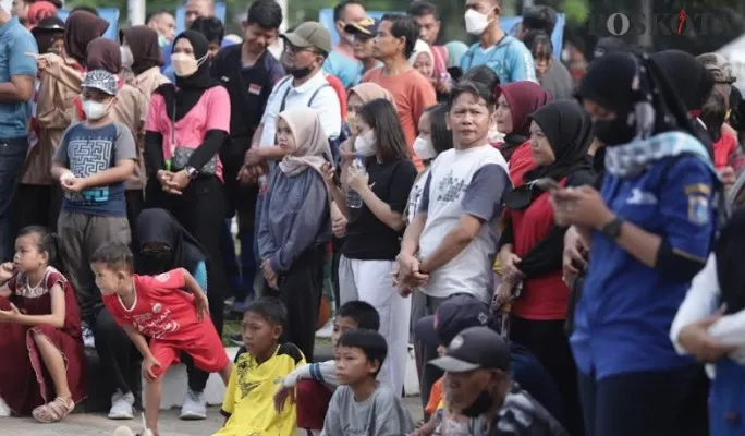 Pengunjung memadati area Festival Pesisir tahun 2022. (Cr01)