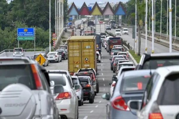 Mudik Idul Fitri di Malaysia tak kalah padat. Foto: Dok Ist.