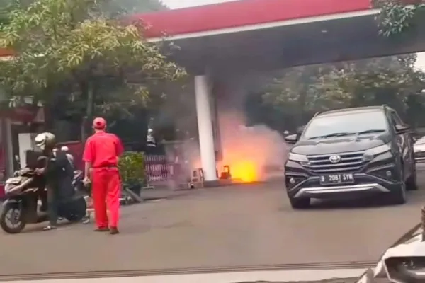 Kebakaran SPBU di Pesanggrahan, Jakarta Selatan. Foto: Ist.