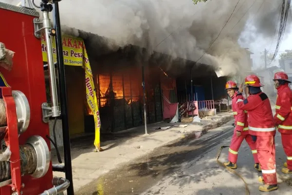 Kebakaran kios di Jatisampurna Bekasi. Foto: Ist.